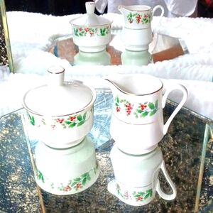 Gibson Vintage Holly  Christmas Sugar &‎ Creamer Set
